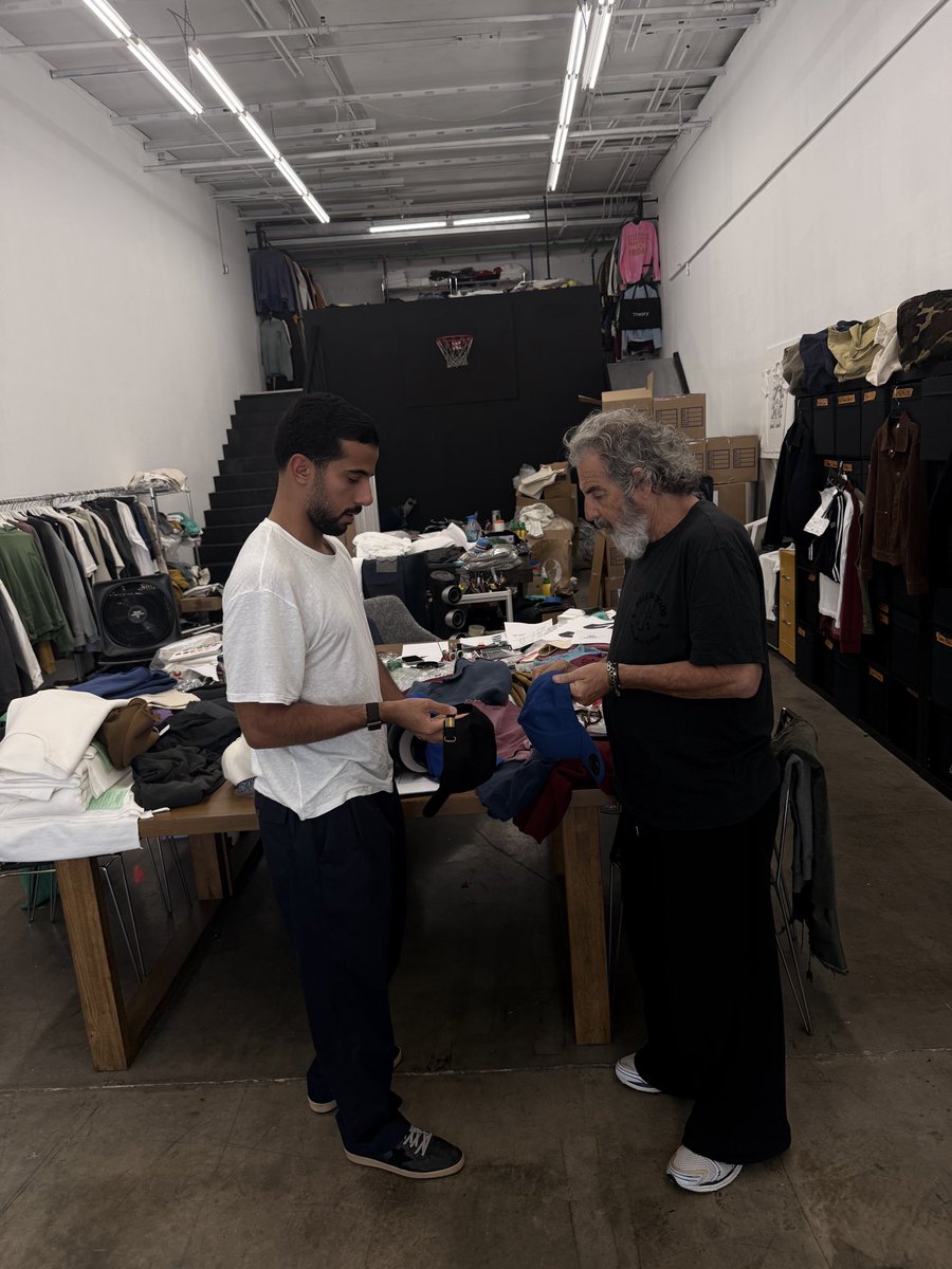 MoummarNawafleh's tweet image. devsignal merch is going to be insaneee