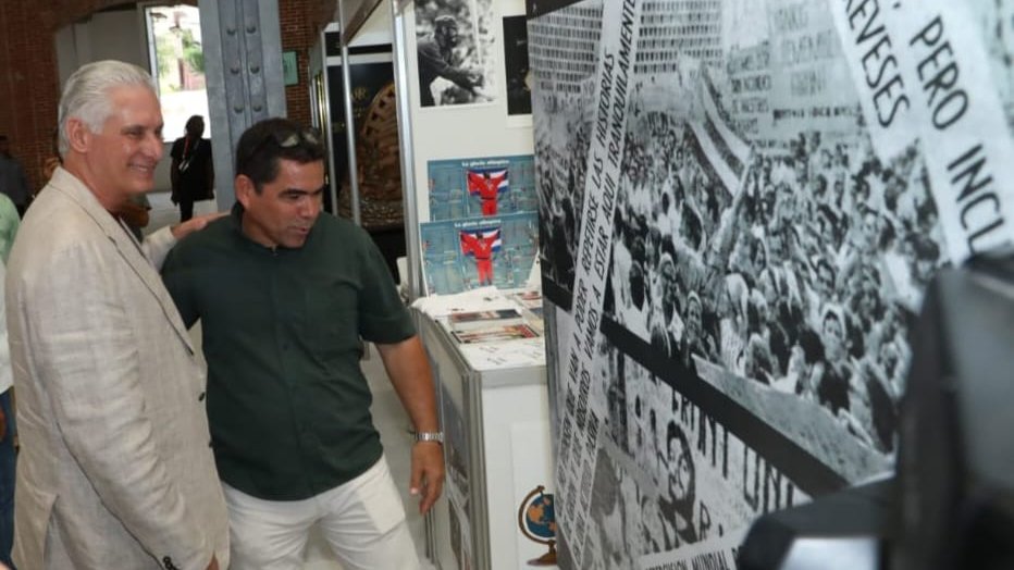 La inauguración del I Festival Granma Rebelde estuvo llena de simbolismo, historia y, sobre todo, de empeños presentes y futuros. Allí estuvimos con <a href="/DiazCanelB/">Miguel Díaz-Canel Bermúdez</a>, en este espacio que reafirma el legado comunicacional de Fidel y los medios revolucionarios. #UnidosXCuba