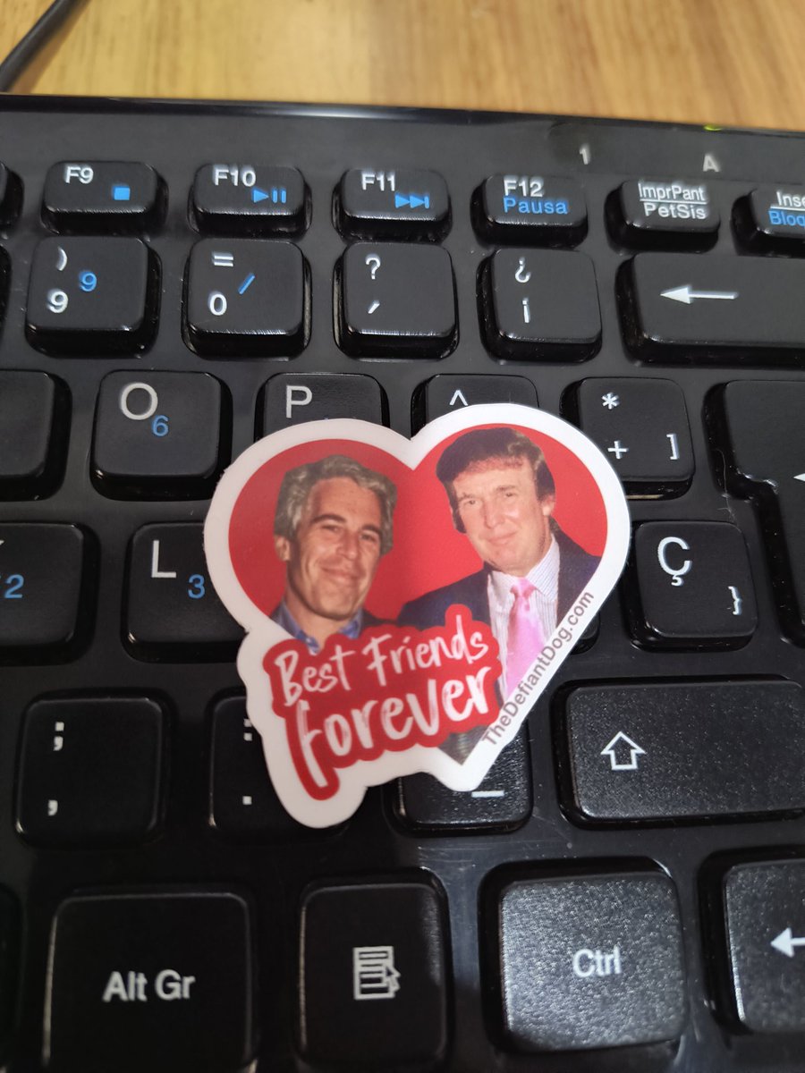 ch1flamicas's tweet photo. Los stickers de la defcon son lo mejor https://t.co/ECbGH6a82L