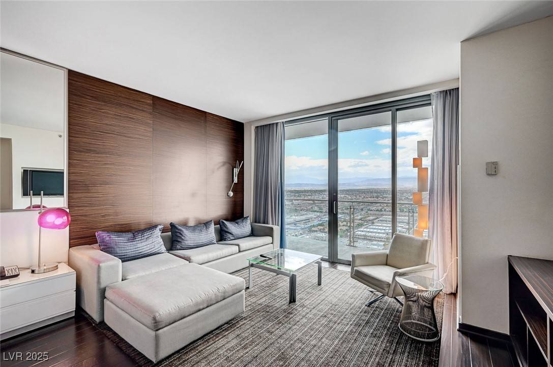 TheNitroGroup's tweet photo. 4381 W Flamingo RD #3503, Las Vegas, NV 89103 just hit the market!

Take a look at this awesome space: https://t.co/4AOksGJ405 https://t.co/MfY4WeaaPe