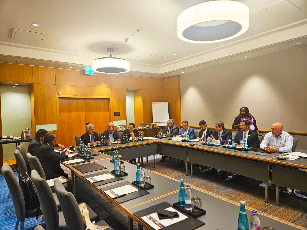 AmanacOficial's tweet photo. 🌎 En la reunión anual de FONASBA en Estambul, con representantes de 42 países, Fernando Con y Ledesma, Presidente de CIANAM, presentó los resultados de la Encuesta del Agente Naviero en América, fortaleciendo la voz latinoamericana en el ámbito marítimo. ⚓

#FONASBA @CIANAM3 🌏 https://t.co/CBHQUPwjZn
