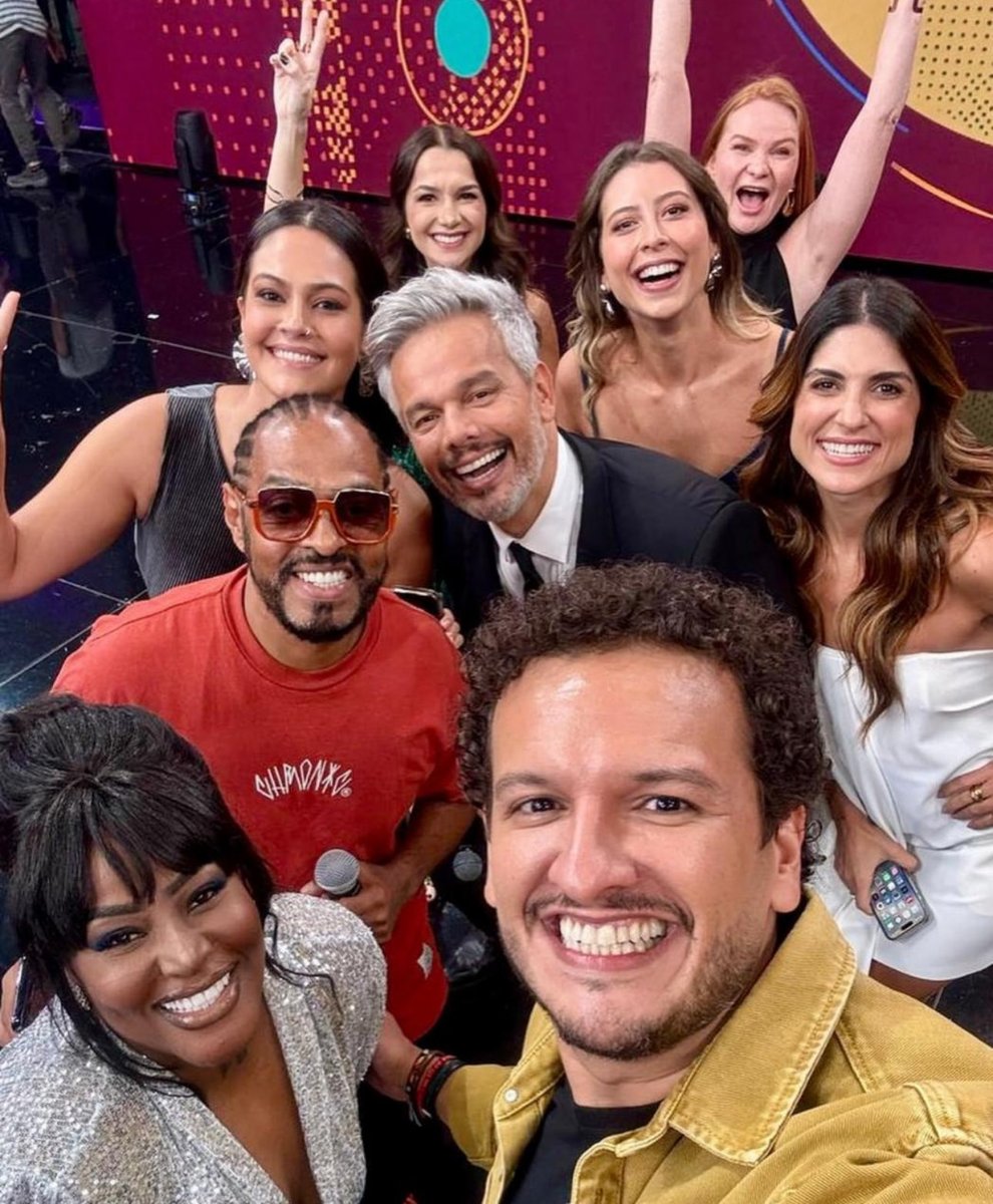 Hj vai ao ar meu ultimo dia como apresentador do <a href="/melhordanoite/">Melhor da Noite</a> e portanto, deixo aqui meu carinho e gratidão a todos os talentos e profissionais que me deram a honra de trabalhar e me divertir muito, lado a lado, nesta jornada de tanto amor pela comunicação. Vcs são os melhores!