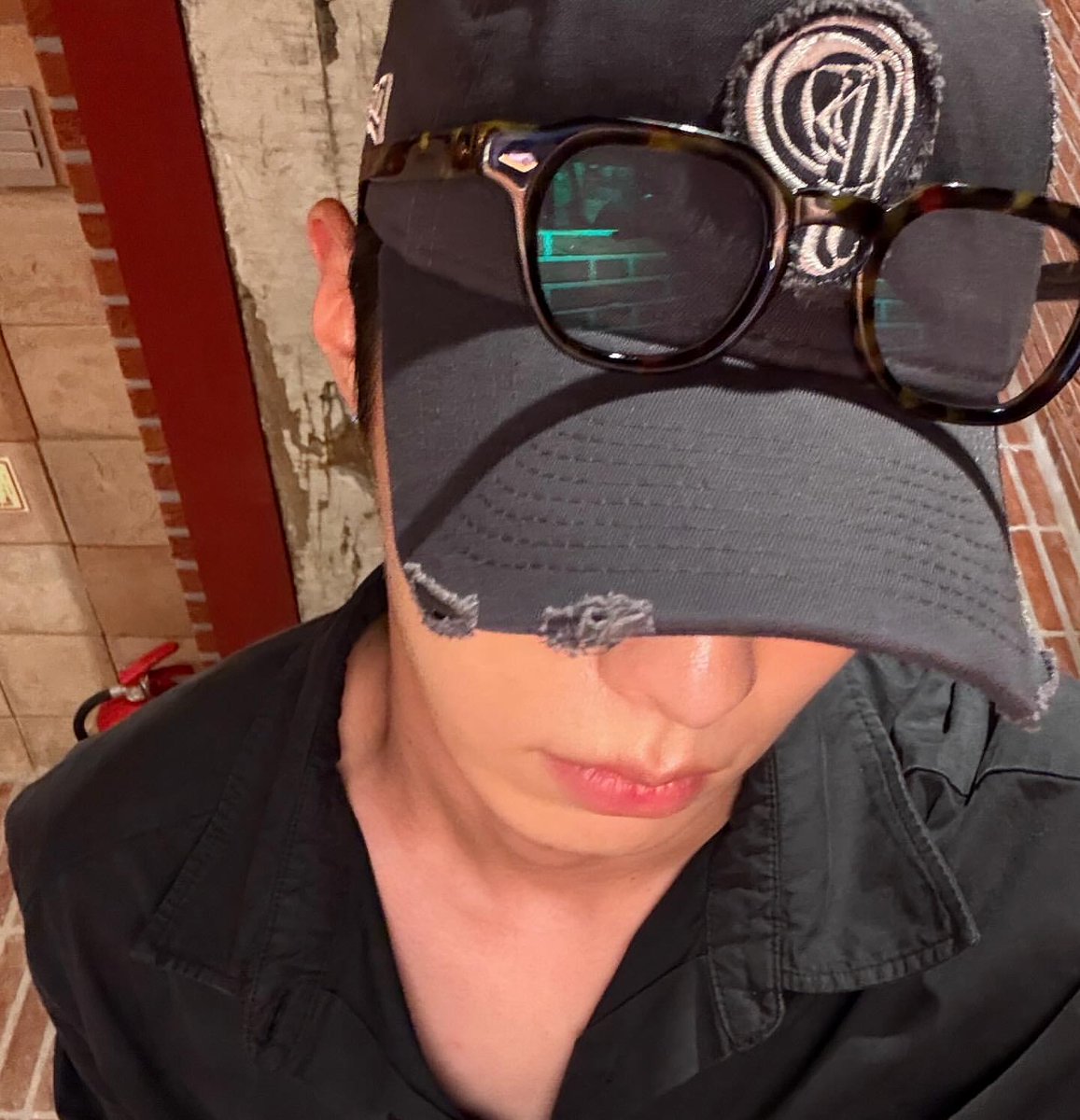 Not trying to look perfect here. Just catching the light, the mood, and a bit of me in between. Some moments don’t need a filter, just a little confidence and quiet energy.