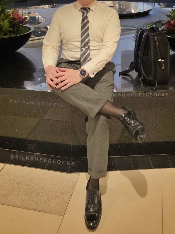 silksheersocks's tweet photo. Fountain #silksheersocks #sheersocksmen #sheersocks #japanesesheersocks #silkysmoothsocks #mensheer #mensheersocks #blacksheersocks #oaimoresocks https://t.co/woLczlvYc0