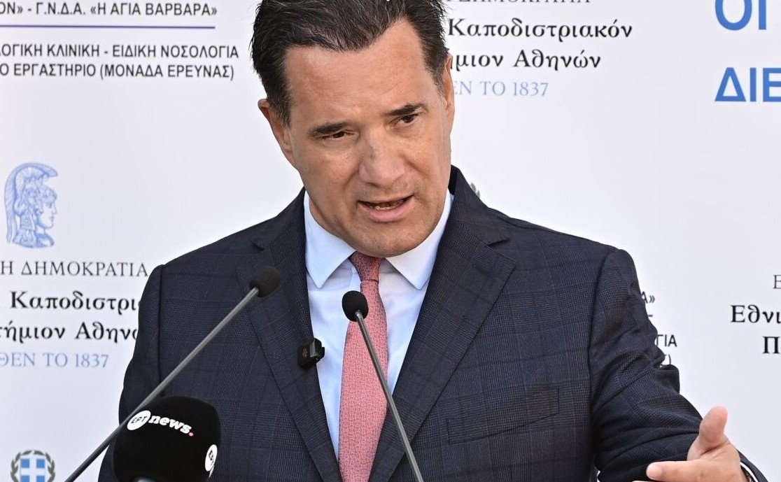 RXRqdEgogik2Z9P's tweet photo. Έβαλε μαλλιά, έκανε μπότοξ, βάζει και κρέμες...

Μα παραμένει φασίστας! https://t.co/EljmPNuUq0