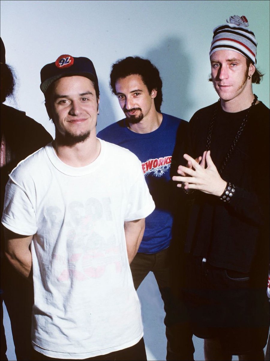 perfectskndknee's tweet photo. Faith No More - Promotional Photo Shoot - New York, NY - 07/28/1992
Beautiful Photo by Ebet Roberts
More from this photo shoot coming soon…
#MikePatton #RoddyBottum #MikeBordin #BillyGould #JimMartin #FaithNoMore #ADEraMike #GasStationMike #FauxSideburnsOnPoint #MikeAndRoddyFriday #HappyFriYay