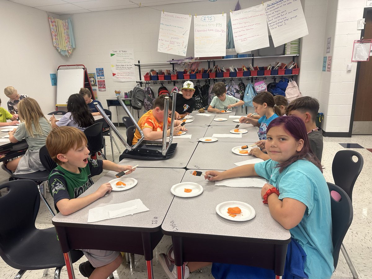 Mrs. Robertson tweet media