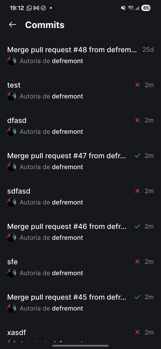 dcoderio's tweet image. Paguei para arrumarem meus commits e olha o estado que encontro 😭