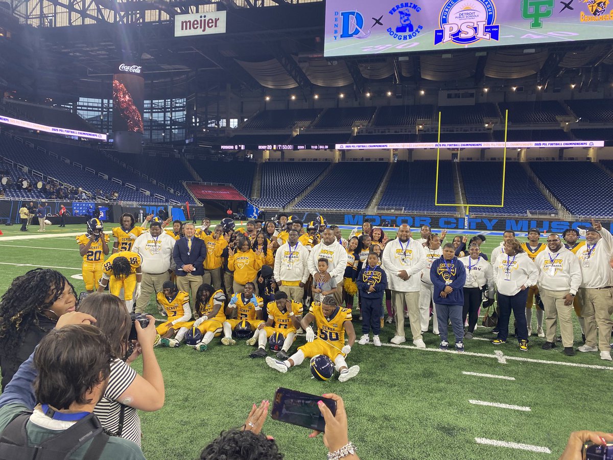 TheD_Zone's tweet photo. Detroit Denby (6-2) beat Pershing (5-3) 20-6

PSL Gold Championship https://t.co/iMyujJN0cF
