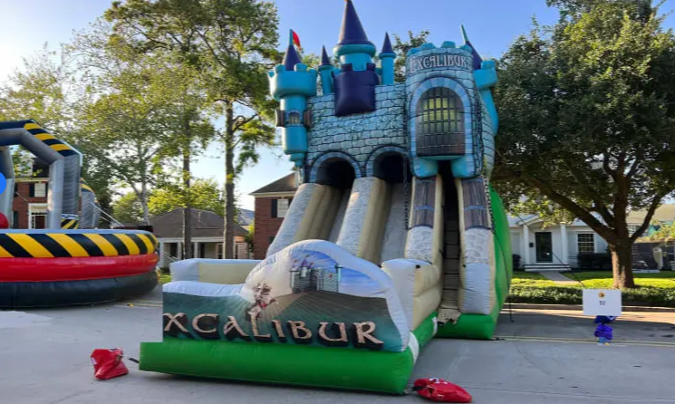 skyhighparty's tweet image. Austin families trust us for 25ft Dual Lane Excalibur Slide. 👻🎃
Perfect for Halloween and more.  
🚚 Professional delivery 
🌟 1000+ 5-star reviews  
✅ Clean, Safe, Fun, On Time! 
🌐 15% off here: skyhigh.ai/2p8bfvsd
@ChaparralStar @Cactus_Ranch @McNeilElem #partyfun