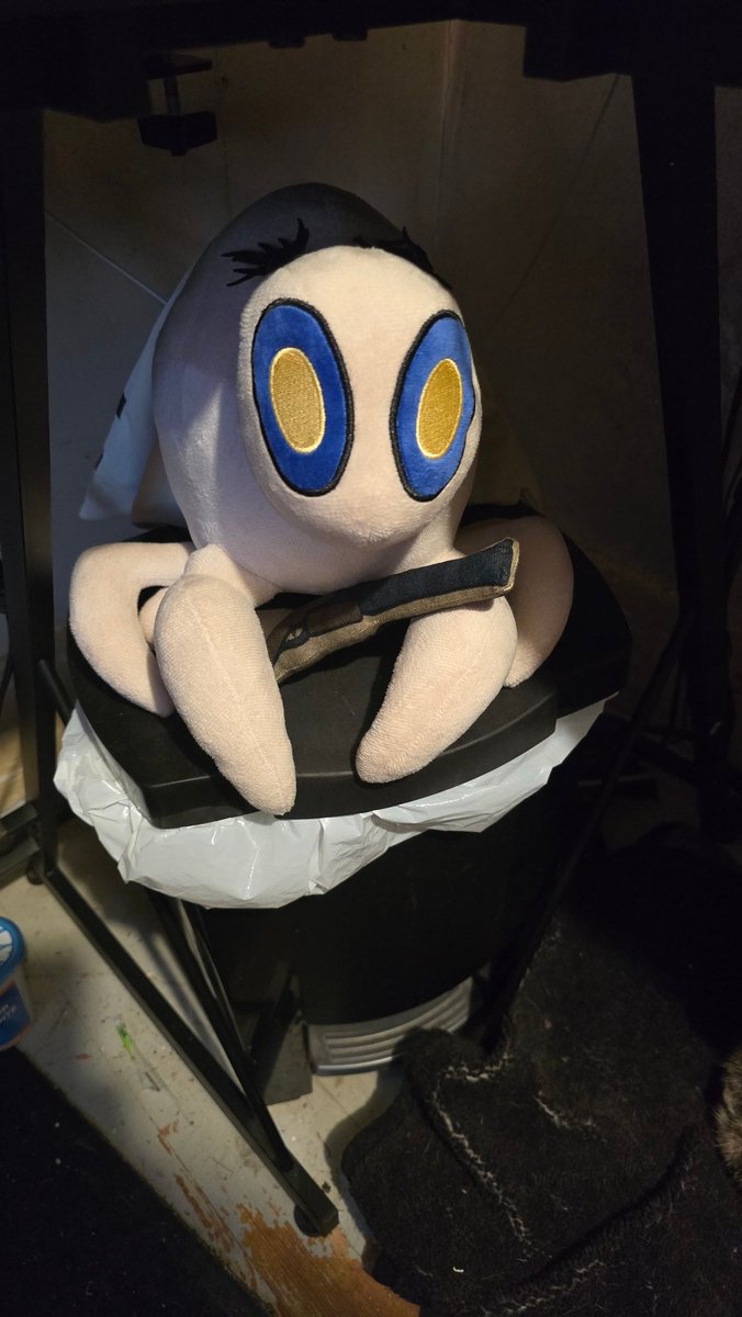 THANK YOU <a href="/LampyMoth/">Lampy Moth - VArtist - C0MS OPEN 3/5</a> This guys amazing! you fluffs should go check him out! amazing streamer!!