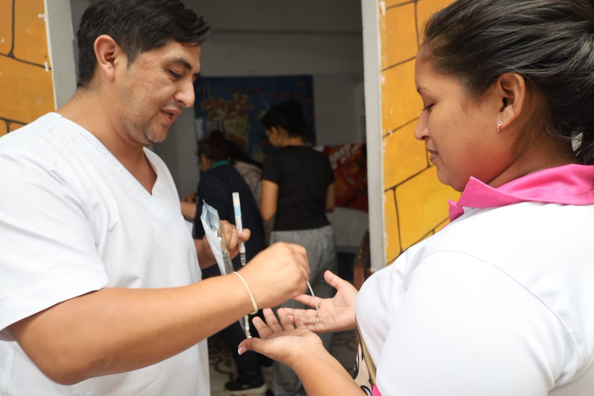 LosRiosIESS's tweet photo. En el Día Mundial Del #LavadoDeManos 🤲💧, el 🏥 Hospital General Quevedo realizó una actividad con docentes de la Escuela Independencia para promover el correcto lavado y desinfección de manos, clave en la prevención de enfermedades. https://t.co/jnBecCaByn