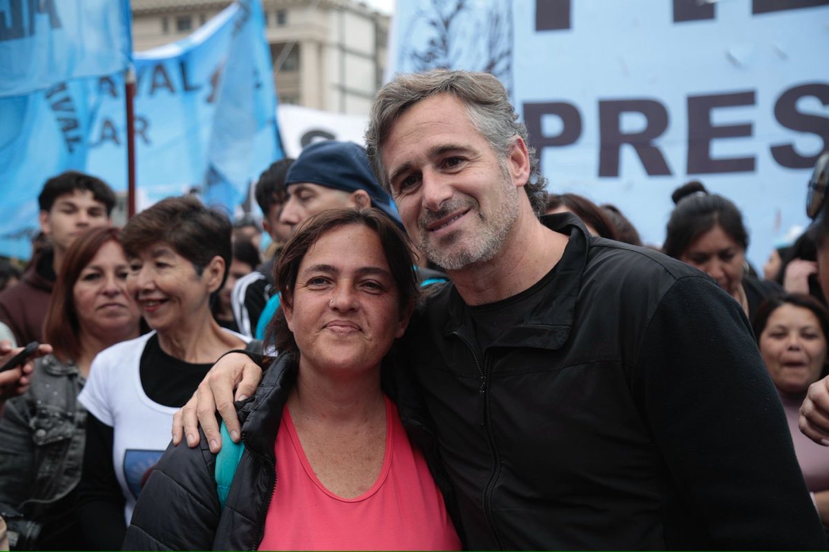 En el Día de la Lealtad, marchamos con miles de compañeros para levantar las banderas del peronismo y acompañar a <a href="/CFKArgentina/">Cristina Kirchner</a> ✌🏻🇦🇷