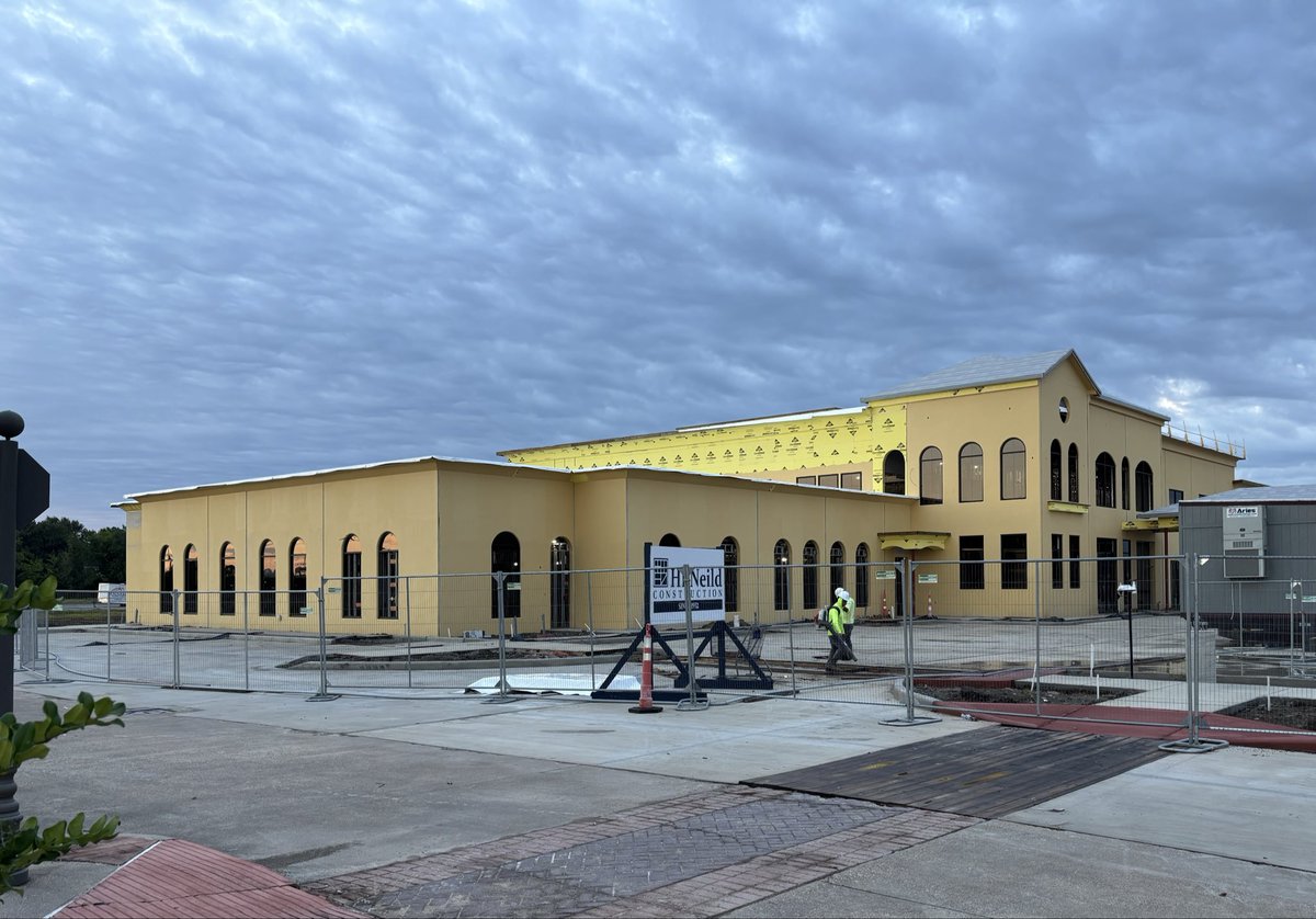 Beaumont_BBJI's tweet image. The progress continues! Windows were installed at our new Beaumont Bone &amp;amp; Joint Institute facility, and we’re getting closer to bringing this state-of-the-art space to life.

Photo Credit: Courtney Bartosh

#BBJI #BeaumontTx #BuildingProgress #OrthopedicCare #ComingSoon