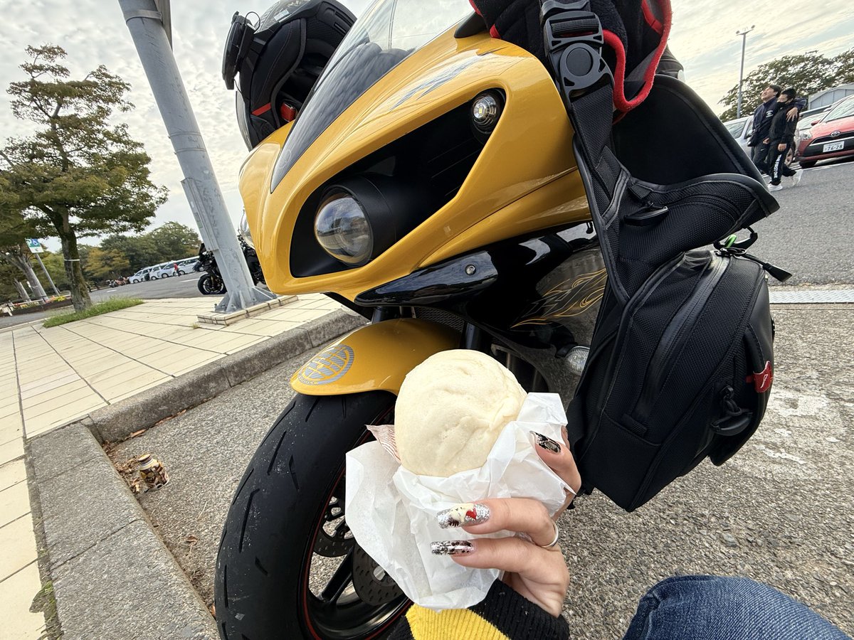 akiemon_r3's tweet image. 母上と話してると根っこ生えちゃうでいかんわ😂
予定を1時間遅らせての2日目スタートである🏍✨️
豚まんうま( &apos;ч&apos; )