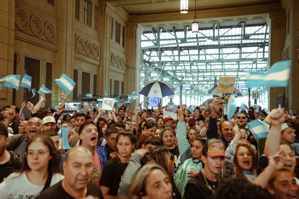 kabesoon's tweet photo. Nunca vi a constitución tan desbordada.
FELIZ DÍA DE LA LEALTAD PERONISTA ✌🏼
CRISTINA LIBRE 🇦🇷 https://t.co/eaCH8sZ5ff
