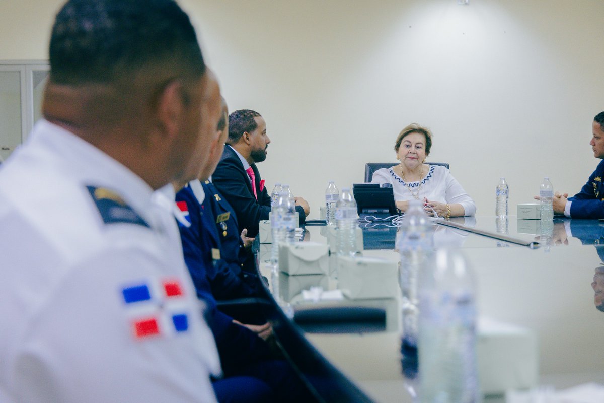 ✨Tuve el honor de recibir a una delegación de representantes de la Federación Dominicana de Policías Municipales (FEDOPOMU), encabezada por Sr. Odalis Vega, Alcalde Hato Mayor del Rey,  Vicepresidente y fundador  de la Federación Dominicana de Municipios.   🇩🇴🤝🇸🇻