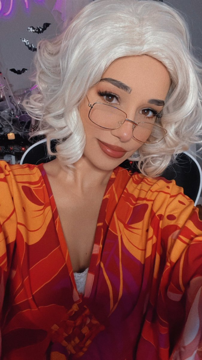 Don’t fear granny Lin is here ❤️
Twitch.tv/angeliclin