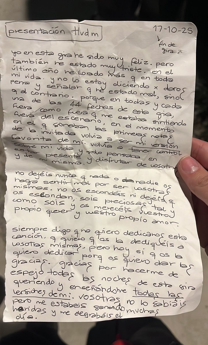 amparoshwolf's tweet photo. el papel del discurso que dio antes de cantar tlvdm y otro día 😞🙁🙁🤏🏻 #FinDeGiraLLRT https://t.co/d2PdaOSFkm