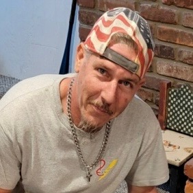 RealHickory's tweet image. President Trump commutes the sentence of former Republican House member George Santos, and he&apos;s going free immediately 

Framed J6er Dan Wilson was unconditionally pardoned by President Trump on January 20th, and he&apos;s still in prison! WTH is going on, and WHY?