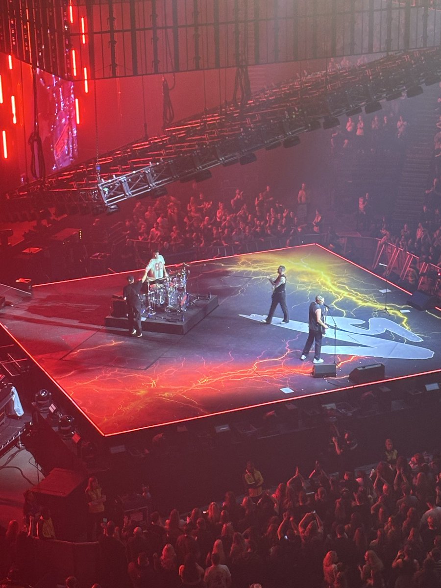 All the lights on  for <a href="/JamesBourne/">James Bourne</a> tonight in manc! Even though I’ve seen the show 3 times now it never gets boring!! I can’t just go once anymore I need my @busted fix! 🤣 Amazing once again <a href="/Busted/">Busted</a> and <a href="/mcflymusic/">mcfly</a> ❤️❤️