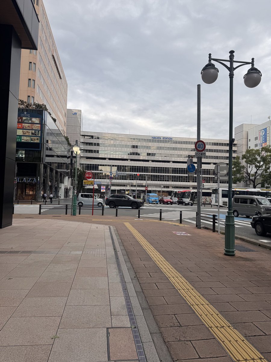 おはよう博多。昨日の朝からあっという間、9時の飛行機で東京に帰ります。
昨日の小イベントのため3週間くらいバタバタと準備してたけど、うまく行ってほんとによかった！イベントが終わったのが21時半とかで、23時から打ち上げが始まり夜中2時まで…クタクタではある。