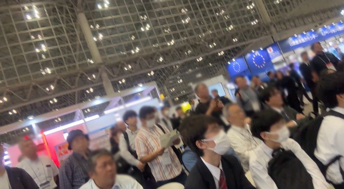 tb_bot's tweet image. どさくさにまぎれてすごいとこで講演した
#CEATEC #CEATEC2025