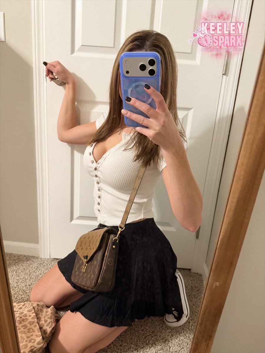 I tried to post this picture on my vanilla account twice with different sfw captions. This picture is being flagged as sensitive. 
🙄
The takeaway: If you want to continue to see content from dommes, you’re likely going to have to find them on paid sites.
🥺