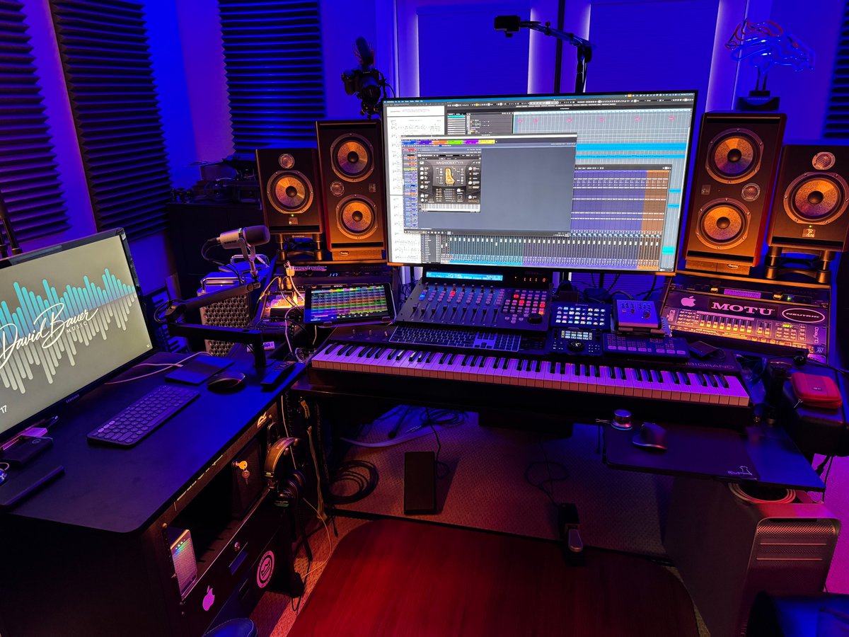 dbauercreative's tweet image. My creative workspace.  Thanks to @FocalAudio @motutech @RavenscroftUS @Apple @WavesAudioLtd @studiologic_mus #Steinberg #CubasePro #ViennaEnsemblePro #Neumann
