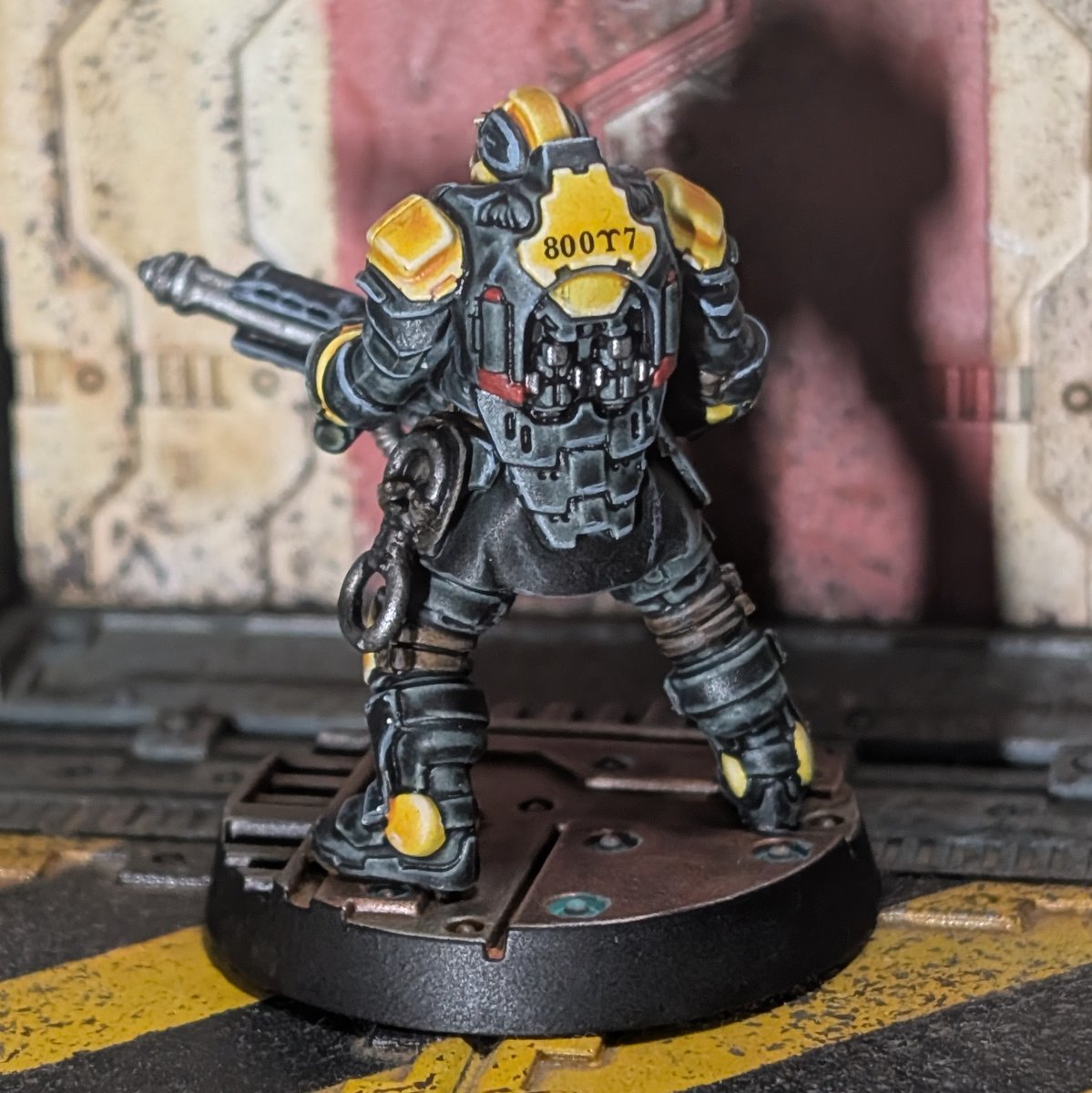 Shakin_Bones's tweet photo. Palanite Enforcer Subjugator Sergeant with repulsion pattern chem-thrower.

#PaintingNecromunda #Necromunda #Underhive #AshWastes #WarhammerCommunity #PalaniteEnforcers #ZoneMortalis https://t.co/E5RCTa2MEV