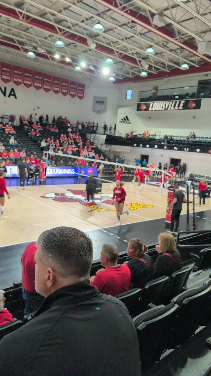 LouisvillesKev's tweet photo. LETS GET IT DONE, DAN #FORTHEVILLE #DANASTY @LouisvilleVB https://t.co/g5wmNALf6B