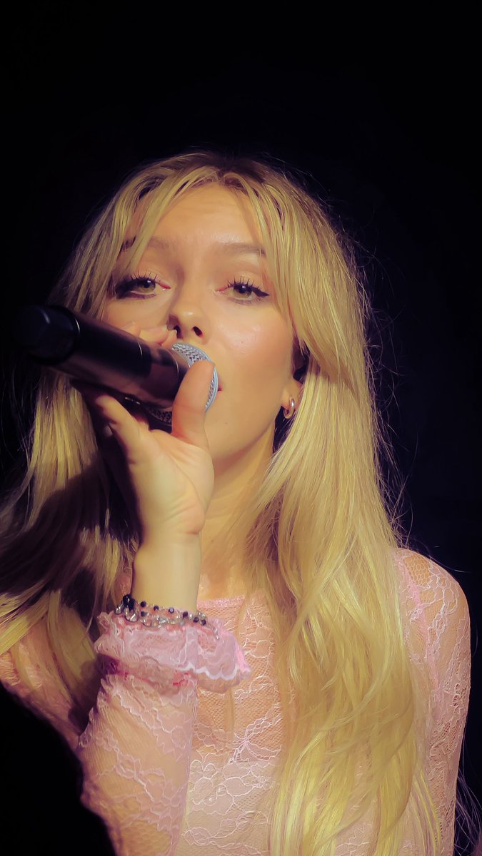 max, occasionally ★DEYYESS DAY tweet media