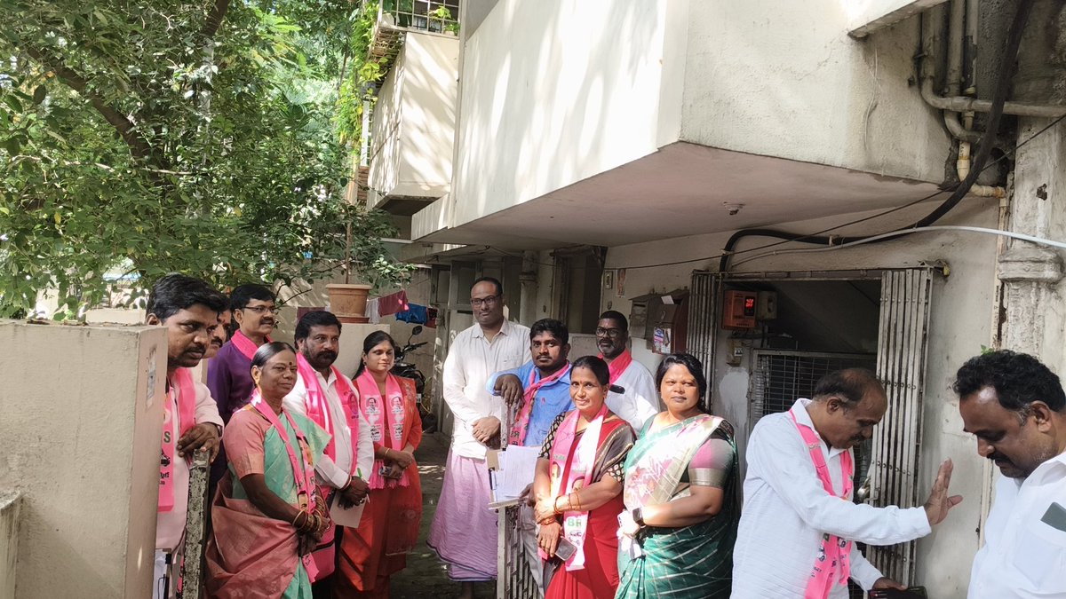 MekalaSuneetha2's tweet image. Door-to-Door Campaign at Sri Nagar Colony Let’s stand together for development and progress! 

#voteforcar
#votefordevelopment
#voteforbetterfuture

Support and elect Smt. Maganti Sunitha Garu, BRS MLA Candidate for Jubilee Hills Constituency.

@KTRBRS @MarriRajasekar @BRSparty
