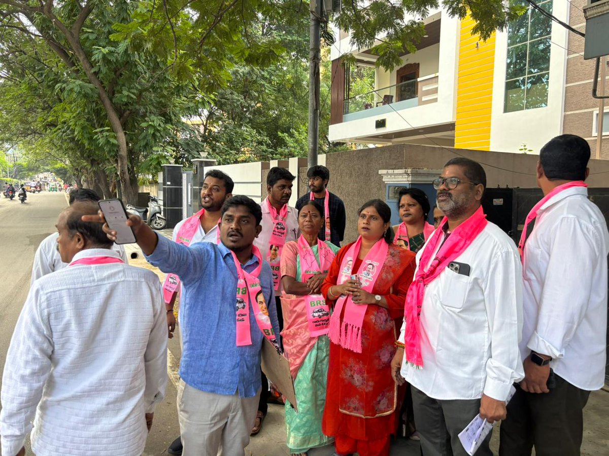 MekalaSuneetha2's tweet image. Door-to-Door Campaign at Sri Nagar Colony Let’s stand together for development and progress! 

#voteforcar
#votefordevelopment
#voteforbetterfuture

Support and elect Smt. Maganti Sunitha Garu, BRS MLA Candidate for Jubilee Hills Constituency.

@KTRBRS @MarriRajasekar @BRSparty