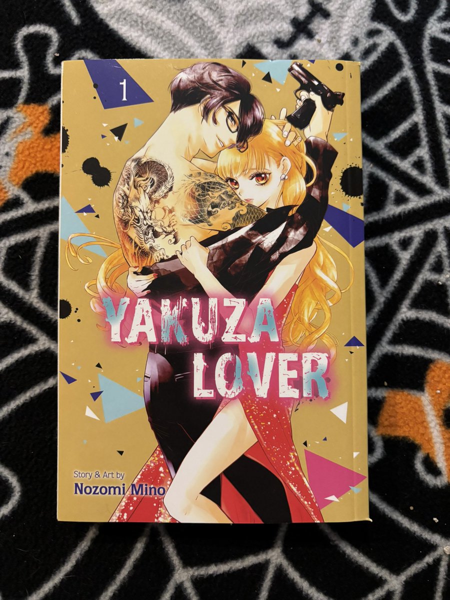 Big5Army's tweet photo. I don’t read a lot of manga unless Joe or @Whospaul recommend it but this was $2.49 for volume 1 so I decided to try it. #ThriftStoreScore https://t.co/5DjBW3B98S