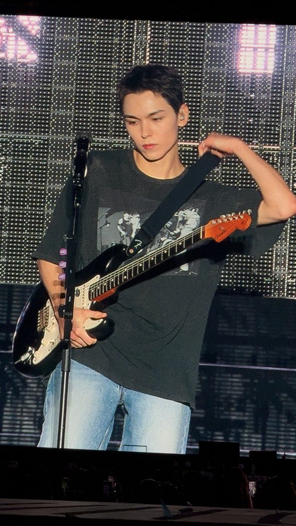 vernon's shining star outfit today!!! 🎸🖤
