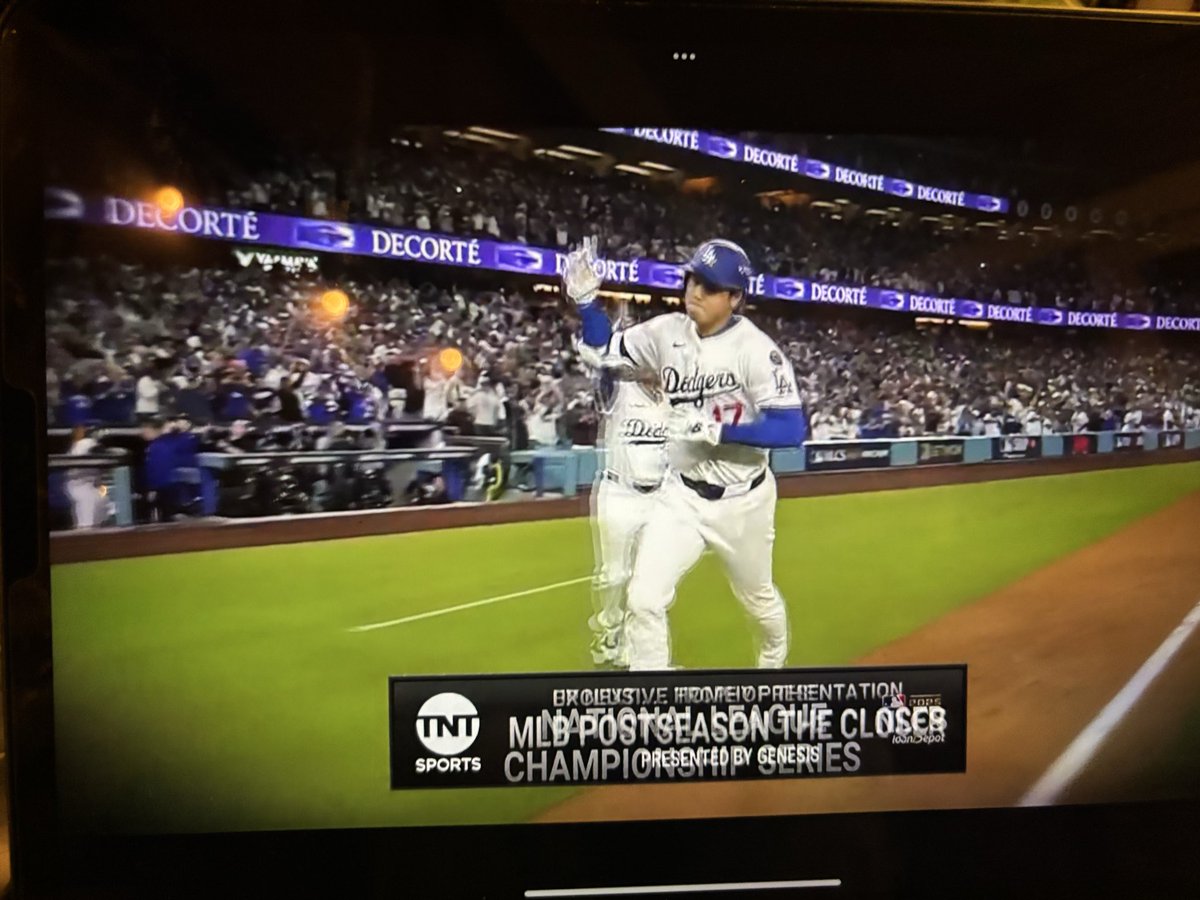 writerkathymcd's tweet image. We love it! @Dodgers #echopark