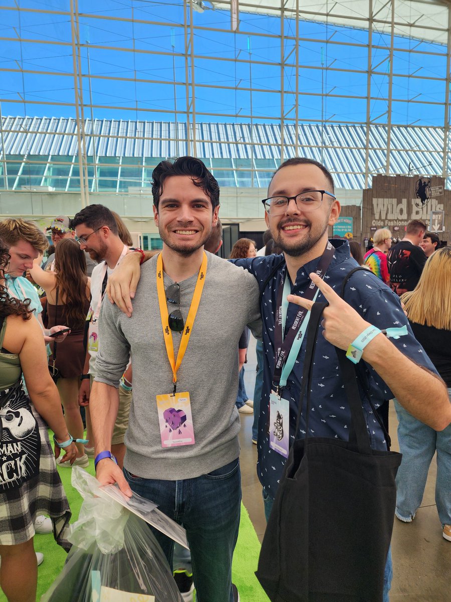 john543shark1's tweet image. @SarahRemelius @Texas_Miler @Mamfiettv @oolivia_ttv @TiffachuFTW Day 1 was truly memorable! Love you guys and it was a blast meeting you! ❤️🥰