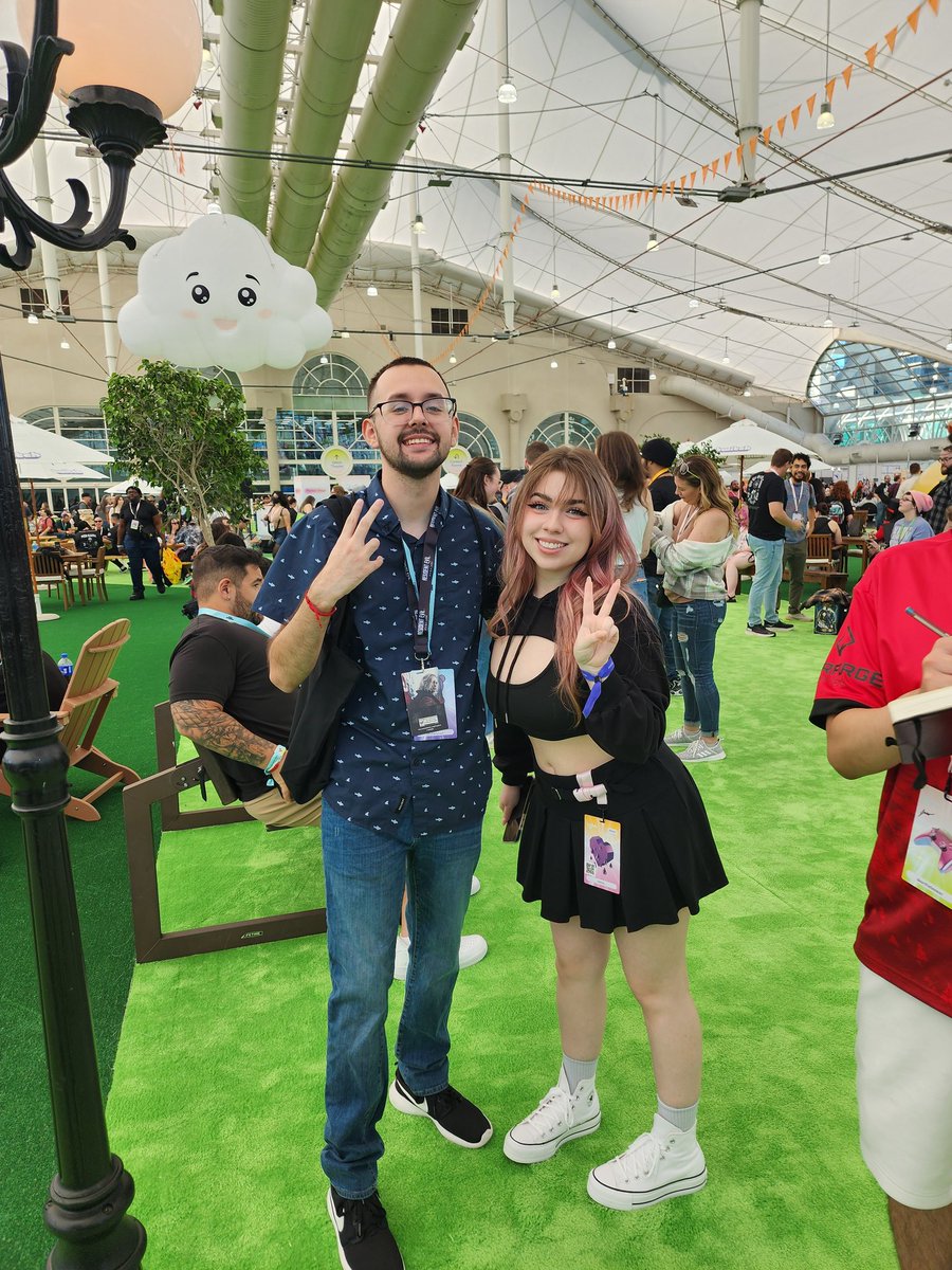 john543shark1's tweet image. @SarahRemelius @Texas_Miler @Mamfiettv @oolivia_ttv @TiffachuFTW Day 1 was truly memorable! Love you guys and it was a blast meeting you! ❤️🥰