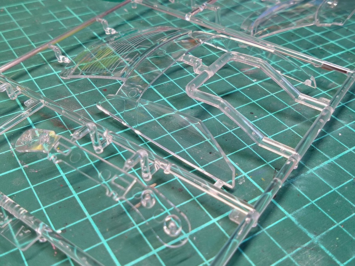 製作開始です！まずはパーツチェック
2017ver新規パーツ類になります。
そして前回気になったサイドウィンドは修正され歪み無くなってます！
#楽プラスナップカー
#アオシマ #楽プラスナップカーアンバサダー