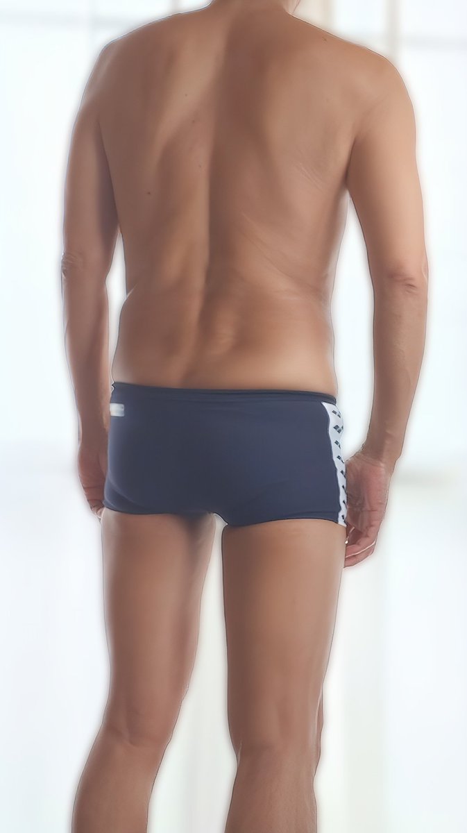 ここに来た目的は直営店限定ボックス水着、カーキ
ネットでも買えるけど渋谷行くついでだったのでGet！ボックス買うの久しぶり。
左前の切り返しアクセントが良き⤴️やっぱりこの配色いい！
コヘイさん(<a href="/kohei00575120/">コヘイ</a>)のポストも後押ししてくれた😊