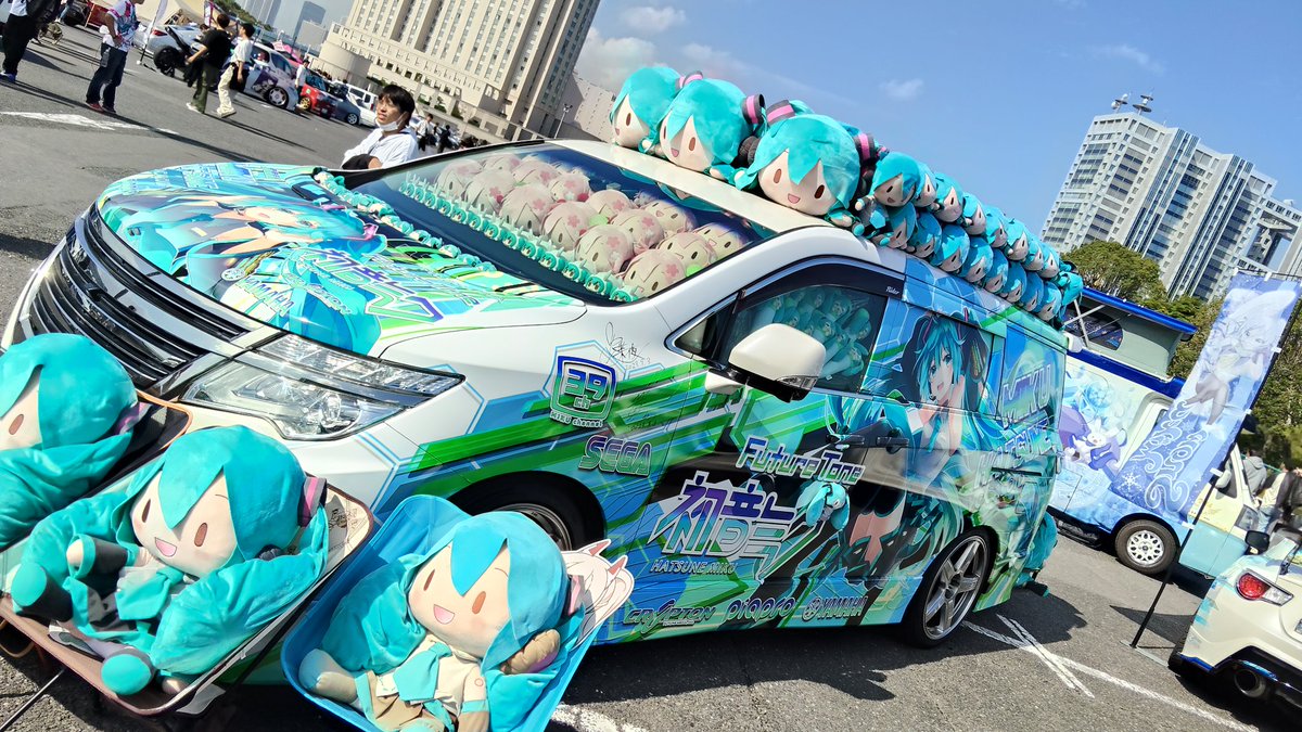 khjmd310k's tweet image. 痛車天国で展示してます
今回からめっしゅさん@mesh_kurotoに描き下ろしてもらったミクさんスペックシートパネルを出してます
#痛車天国