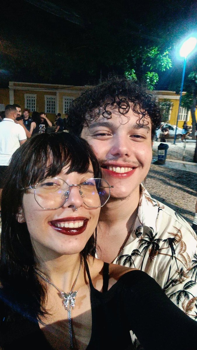 tupiasiatica's tweet photo. é aniversário do meu amor e eu amo ele, te amo meu amor feliz aniversário 🥰🥰🥰 https://t.co/l6js1nzvhA