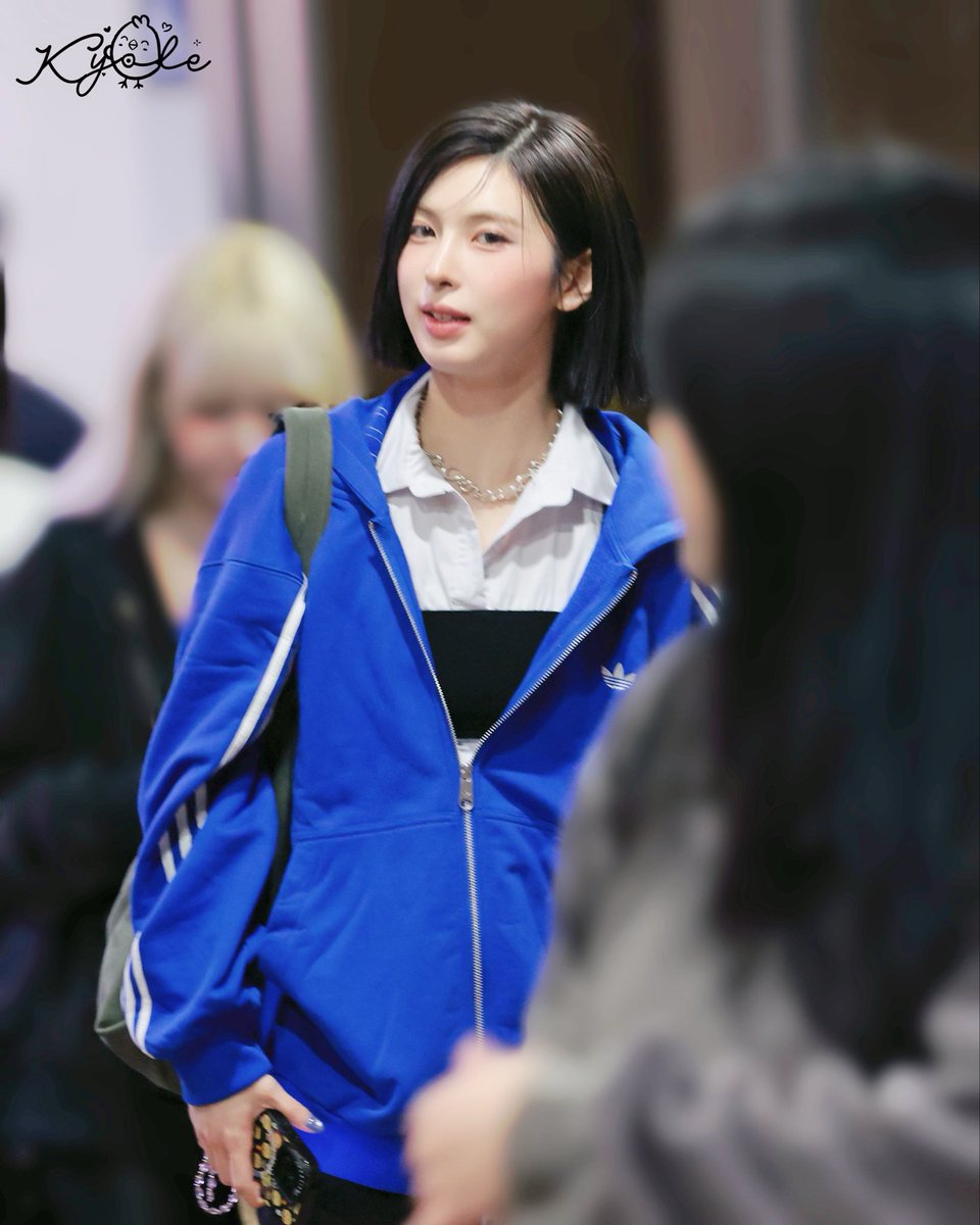 251017 뮤직뱅크 퇴근길

솔이야, 엔믹스 스케줄 너무 바쁘잖아 😭 
밥 꼭 챙겨 먹고 푹 쉬어야 해 🍚😴💗

#엔믹스 #NMIXX
#배이 #BAE