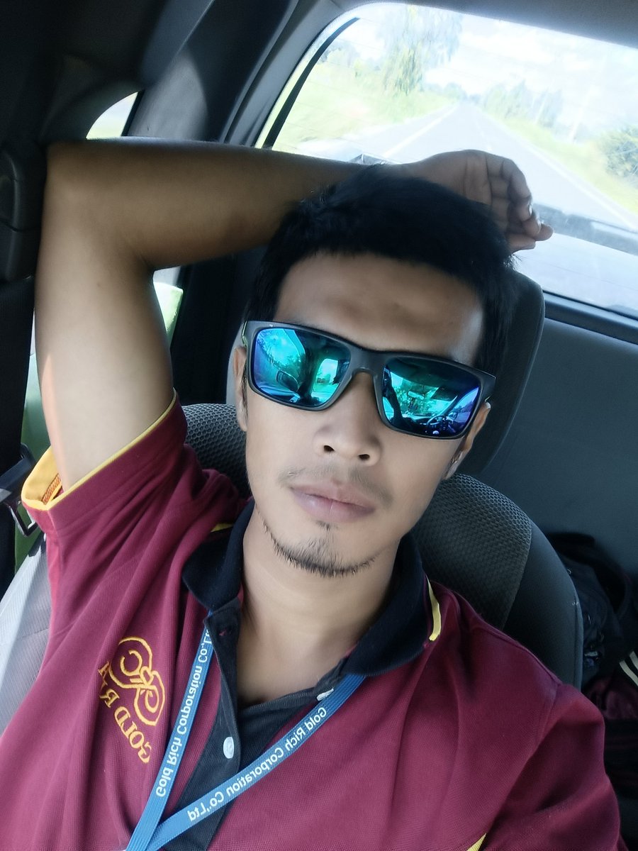 ชายกลาง tweet media