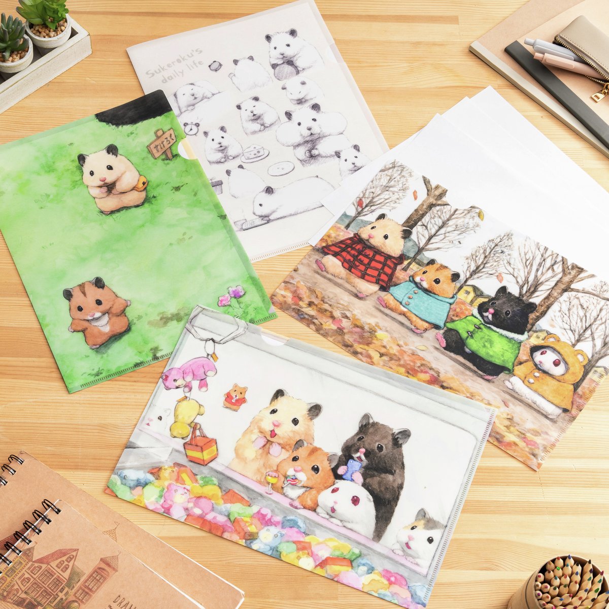 🐹新商品🐹

#助六の日常 

・マットなクリアファイル （全4種）
　各 385円(税込)

A4サイズで
ノートやプリントも まとめやすい！📄📓

学校やオフィスでも
使いやすい全4種！

#ゴリランド にて
10/30(木)11時販売開始🛒
uho2.com/view/category/…