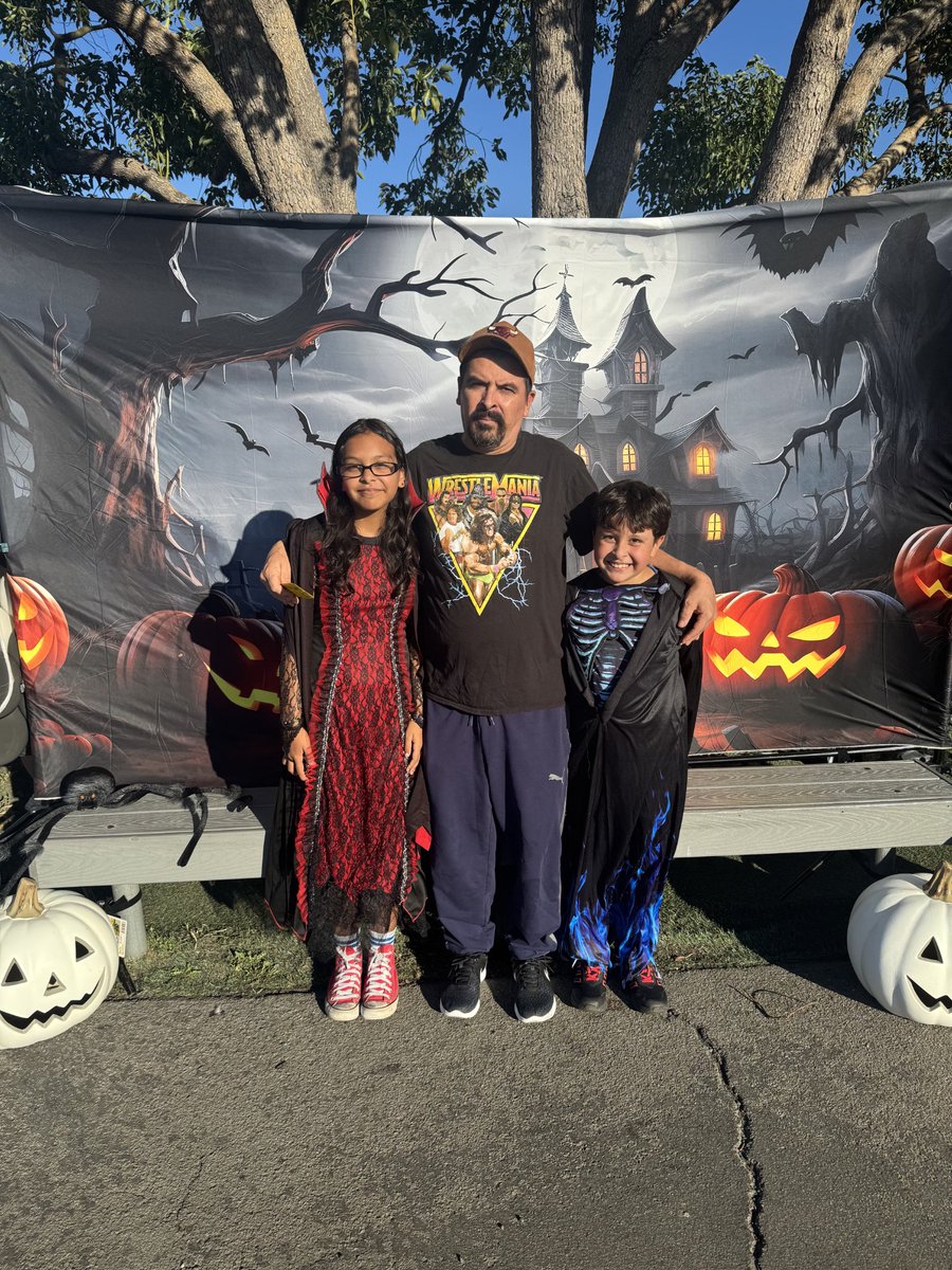MonteVistaWCUSD's tweet photo. What a fun day at our annual fall festival! Our campus was filled with laughter, music, games, and community spirit. Thank you to all our students, families, and staff who came together to make today such a success.🖤💛 @WestCovinaUSD @emyflores5 https://t.co/tsgZ6sK0Vo