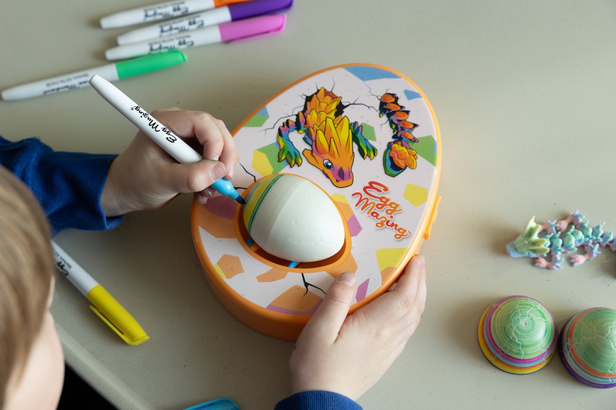 odouglass11's tweet image. Hatch a little magic 🐲 The Dragon EggMazing Egg Decorator spins, cracks &amp;amp; reveals collectible 3D dragons — perfect for creative kids ages 3+!
💝 See it + more purposeful gift ideas: thisnthatwitholivia.com/purposeful-edu…
#HolidayGifts #STEMToys