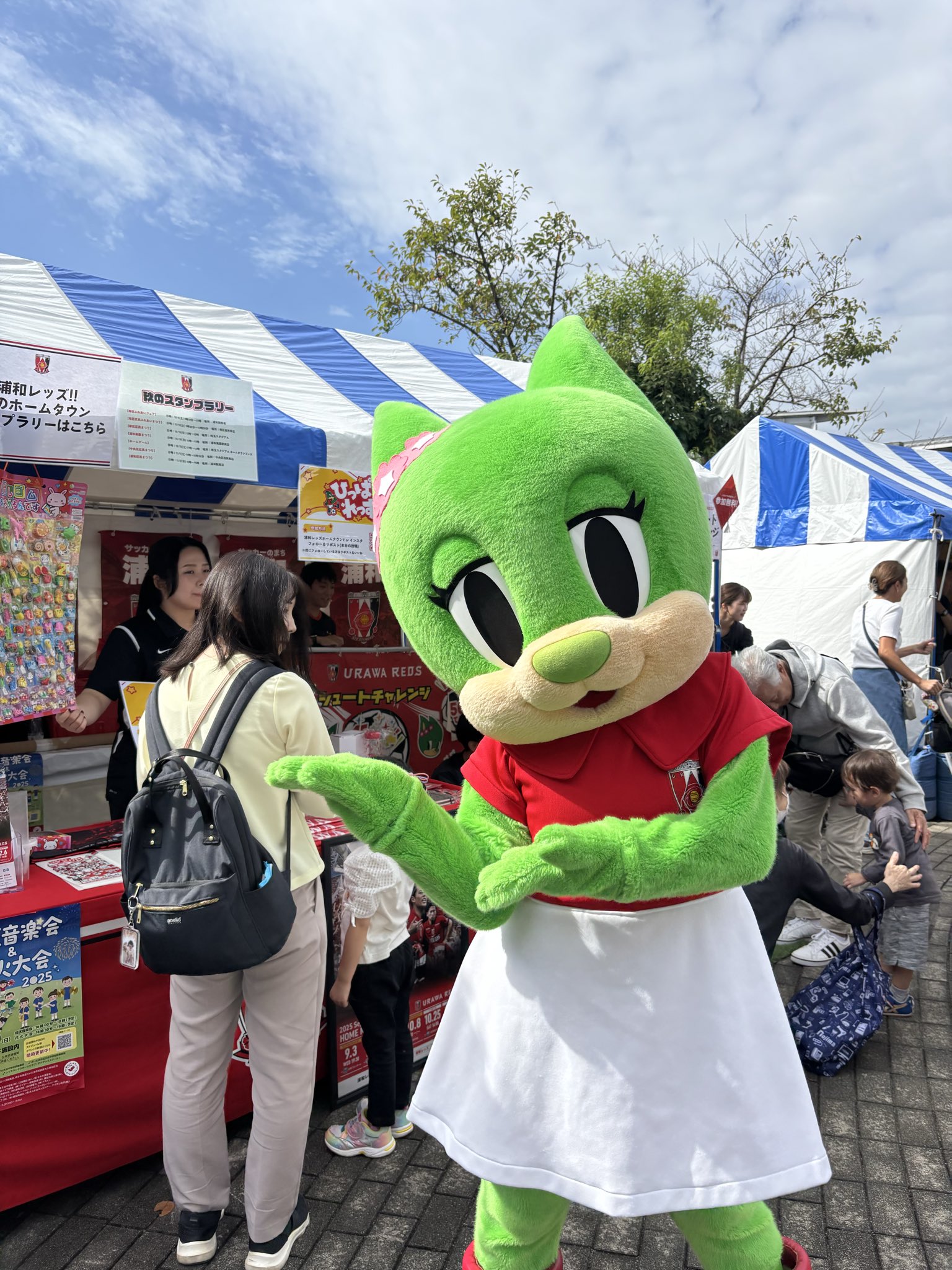 完売品★レア　浦和レッズ フード付きダウン 2018030214120686302.jpg