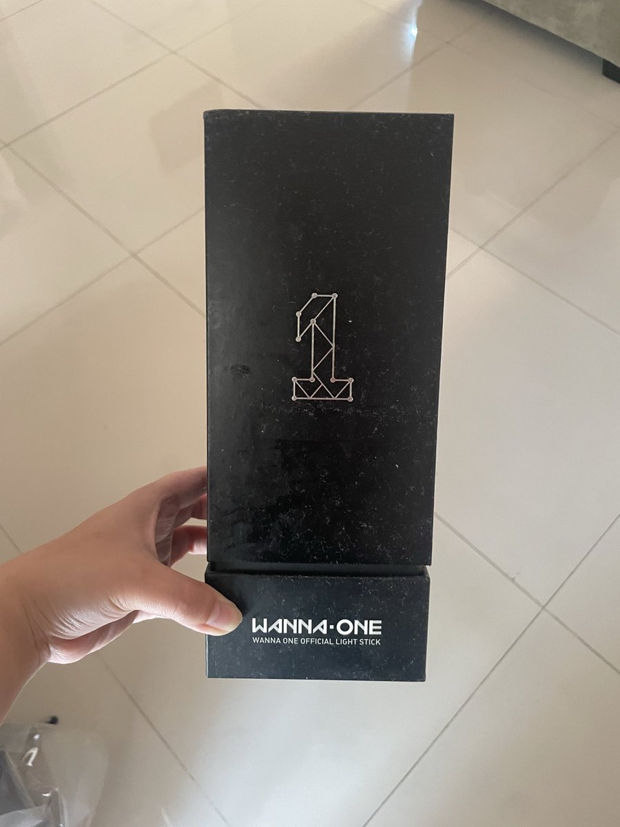 kamisatuo's tweet photo. WTS LIGHTSTICK WANNA ONE / NABLEBONG

Good condition, cuma sekali dipake pas konser, masih lengkap semua dari boxnya sampai kertas2nya

💵IDR 400.000
📍Dom Tangerang
🍊Oren splitpay karena ada fee admin

tag. wtb wts wanna one lightstick https://t.co/f7qOfzX1zl